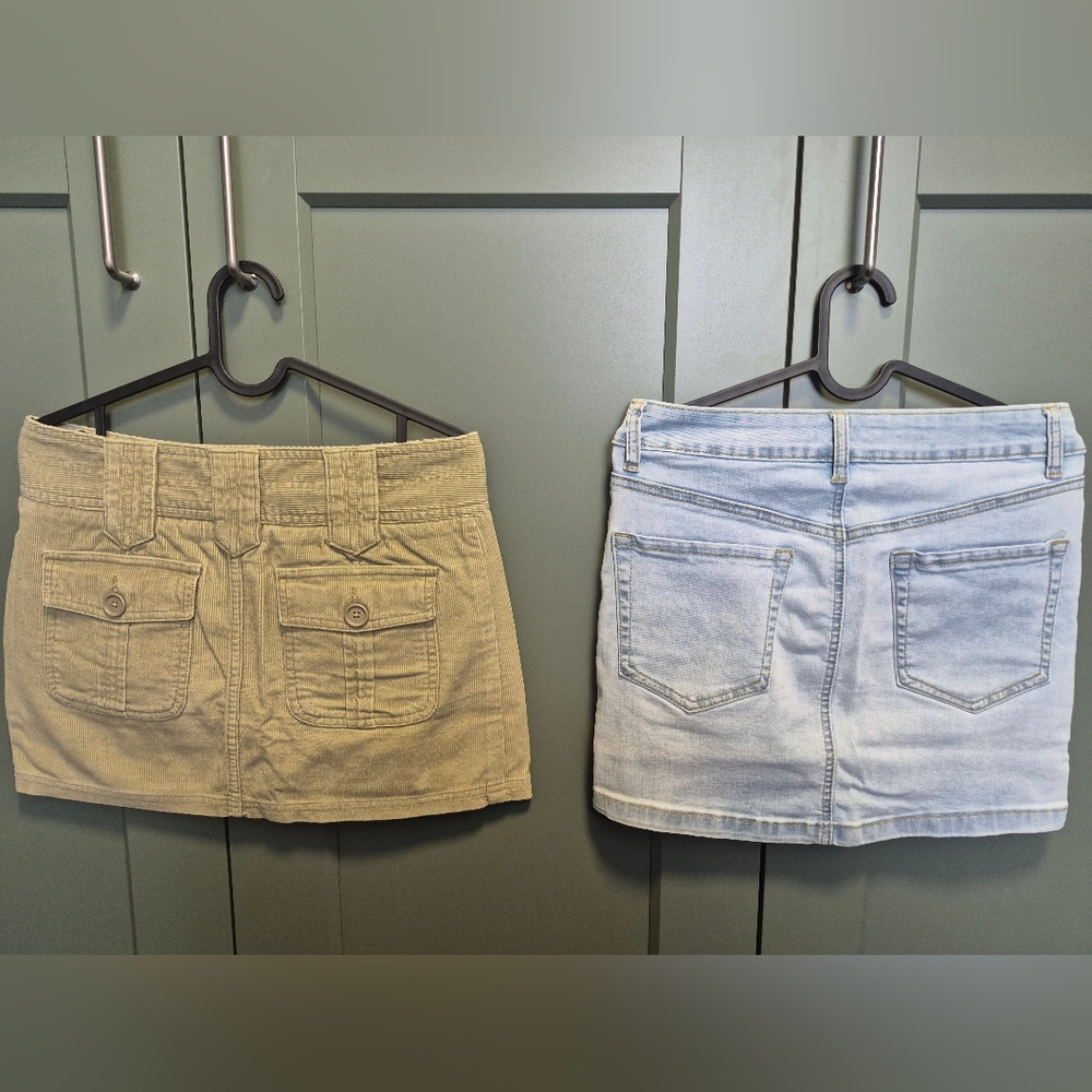 Two Mini Skirts Set - Picture 5 of 16